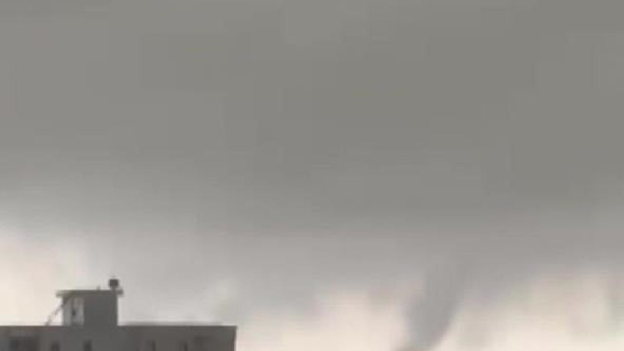 Adana’da şiddetli yağış ve hortum: Metrekareye 72 kilogramdan fazla yağış, yollar ve yapılar etkilendi