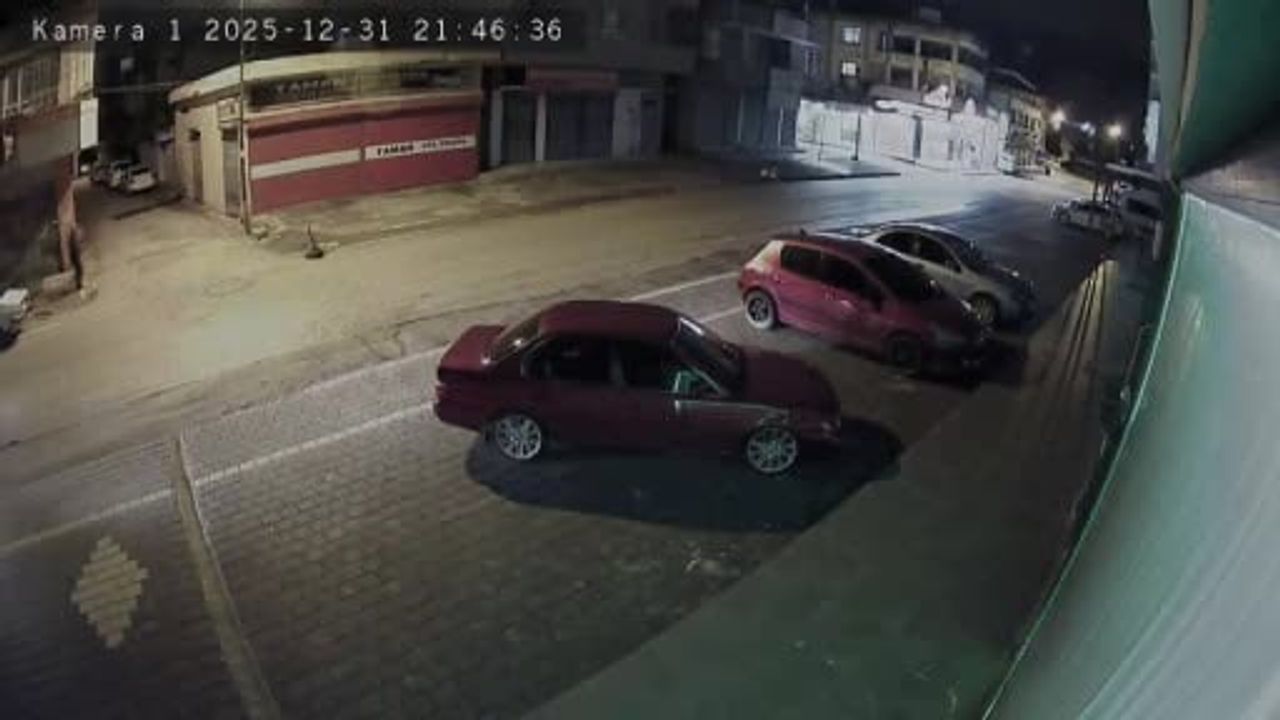 Adana'da Yılbaşı Gecesi: İki Kız Kardeşin Düğün Organizasyon Ofisine Parke Taşlı Saldırı