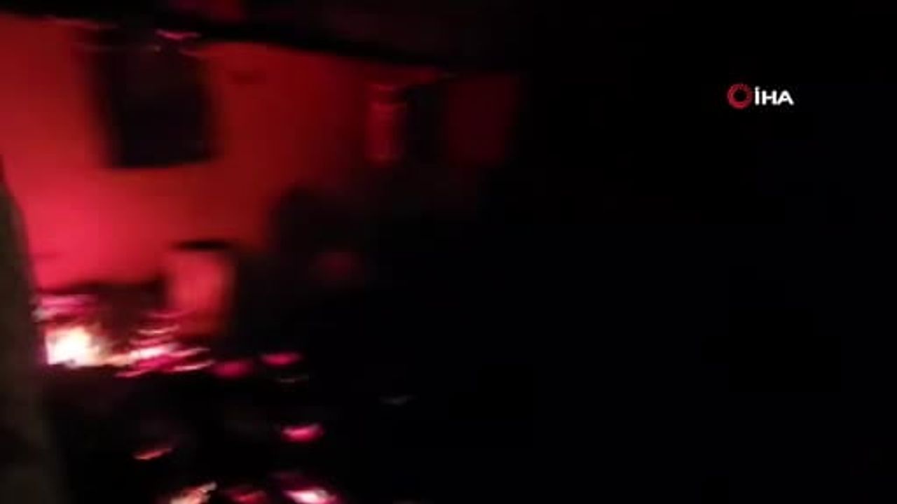 Adana Feke'de çıkan yangında ev ve ahır kullanılamaz hale geldi