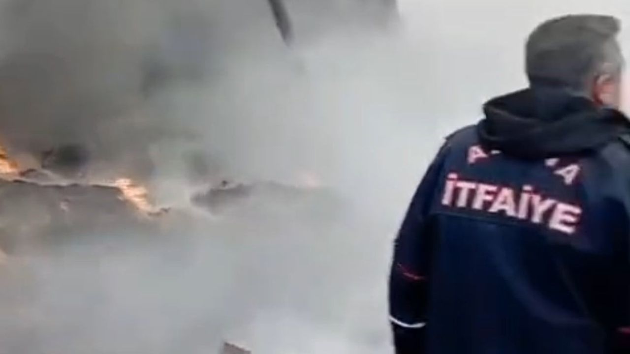 Adana Karaisalı'da Gildirli Mahallesi'nde samanlık yangını kontrol altına alındı