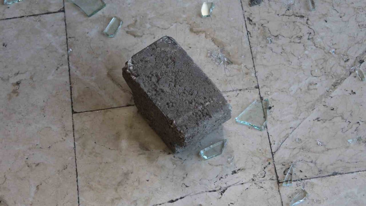 Adana Seyhan'da telefoncu soyuldu: Dükkan sahibinden hırsızlara 'Teslim olun' çağrısı