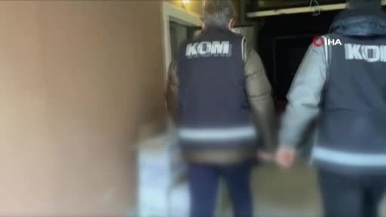 Adapazarı'da kaçakçılık operasyonu: S.U. (40) gözaltına alındı; 200 kilo tütün, 174 paket 100 gr tütün ve 105 bin 800 boş, 91 bin dolu makaron ele geçirildi