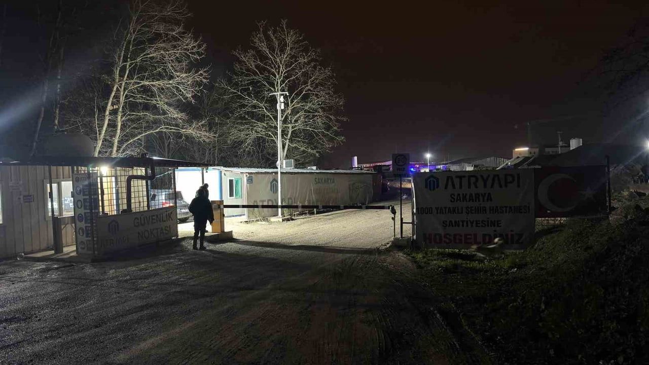 Adapazarı’nda şehir hastanesi şantiyesinde ikinci yangın: 5 işçi yaralandı