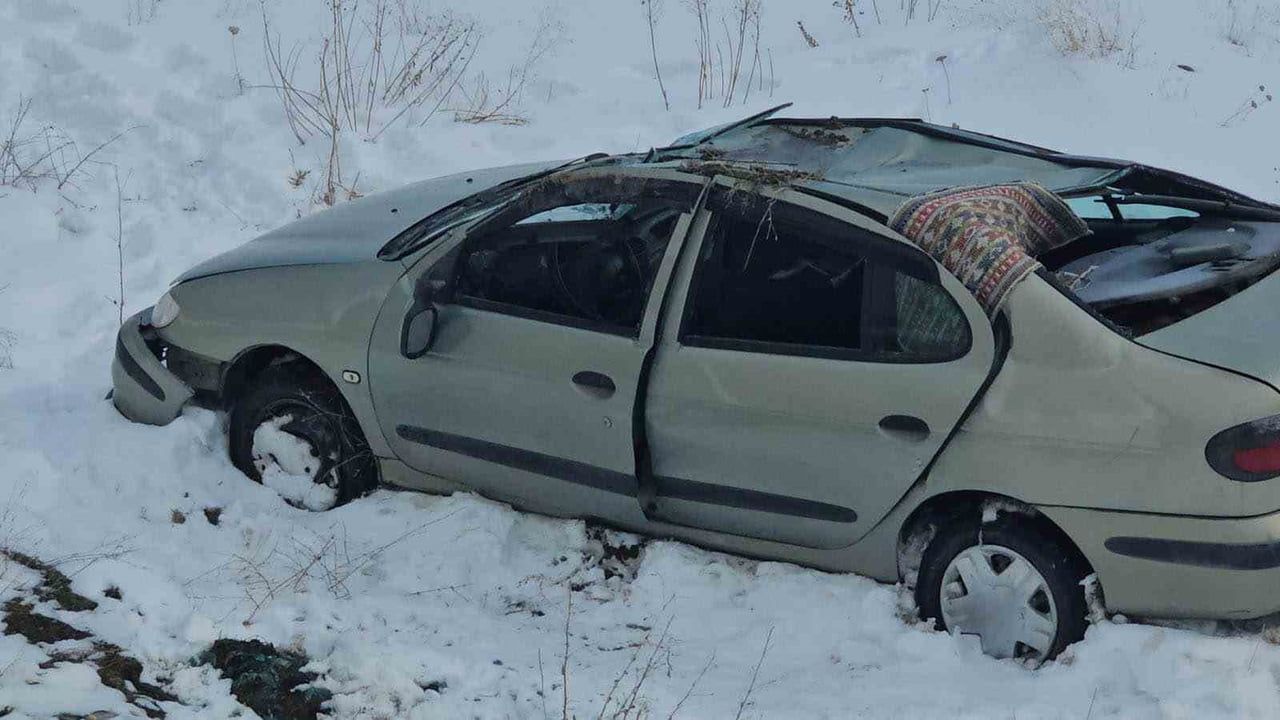 Adilcevaz’da otomobil takla attı: biri çocuk 5 kişi yaralandı