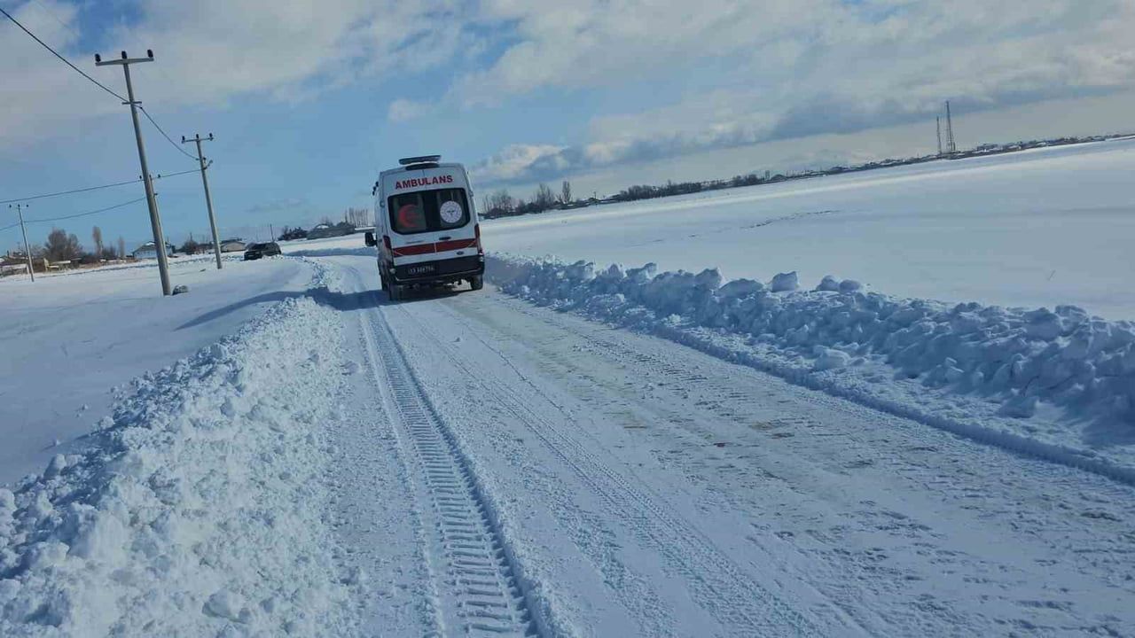 Adilcevaz’da üzerine sıcak su dökülen 9 yaşındaki çocuk tedaviye alındı