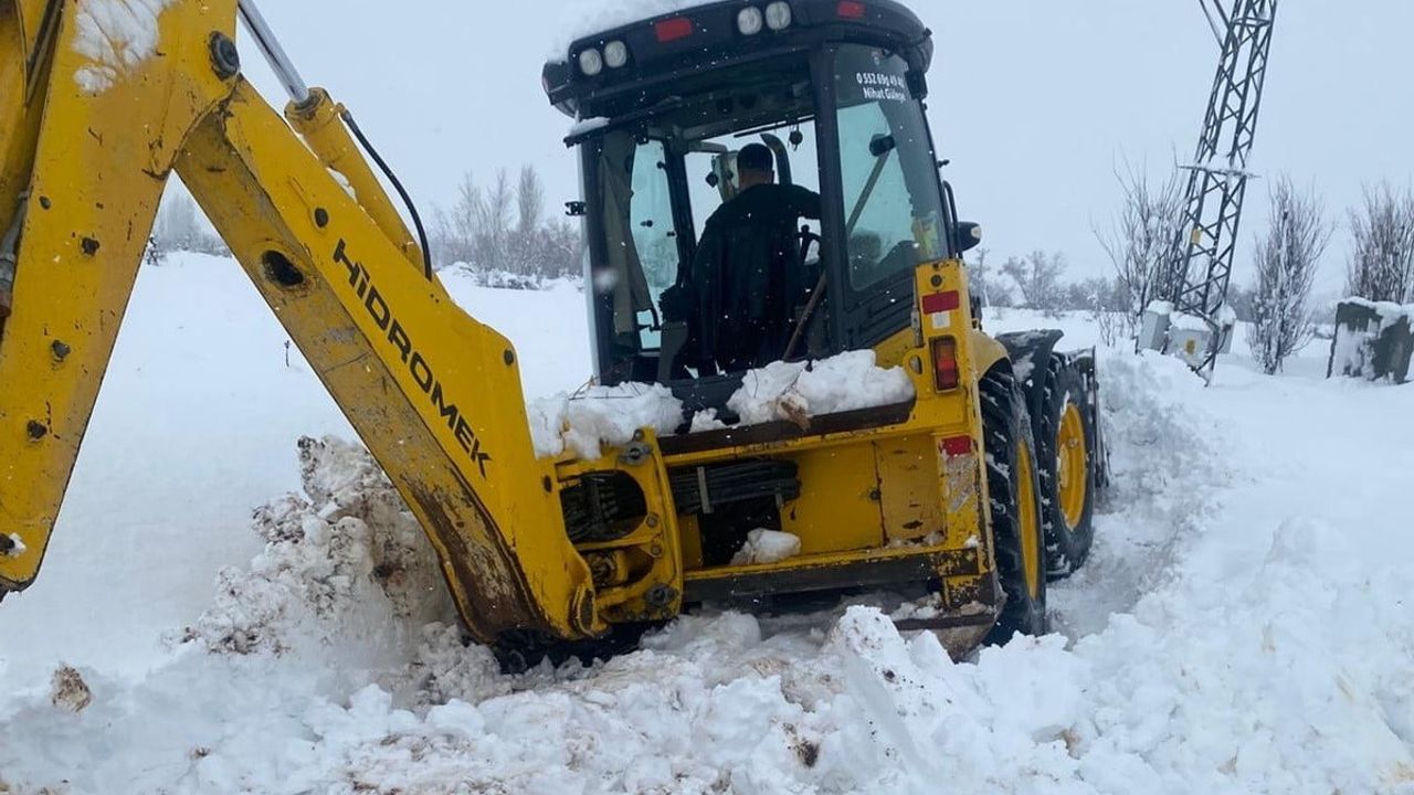 Adıyaman Çelikhan'da yoğun kar nedeniyle içme suyu kuyularında elektrik arızası