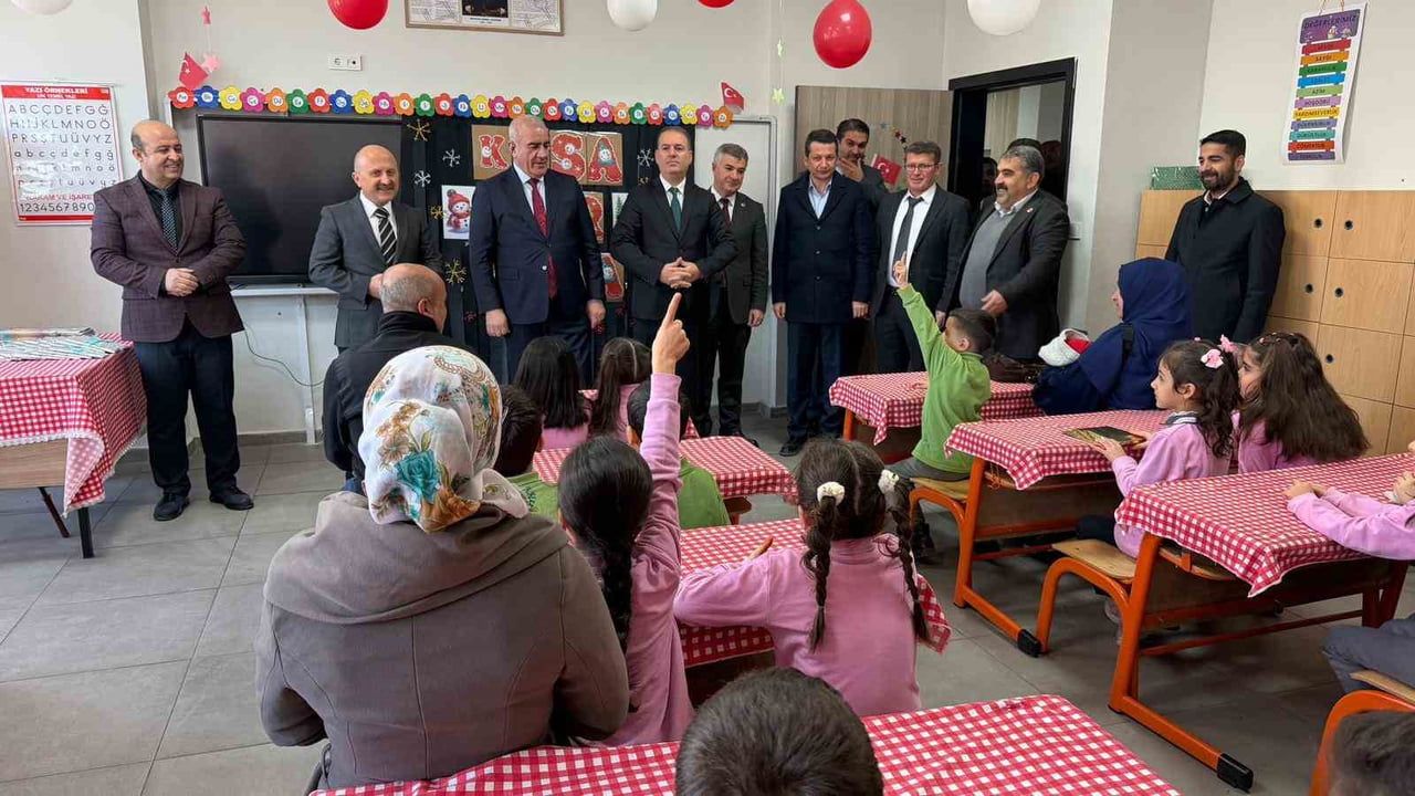 Adıyaman'da 154 bin 960 öğrenci karnelerini alarak tatile başladı