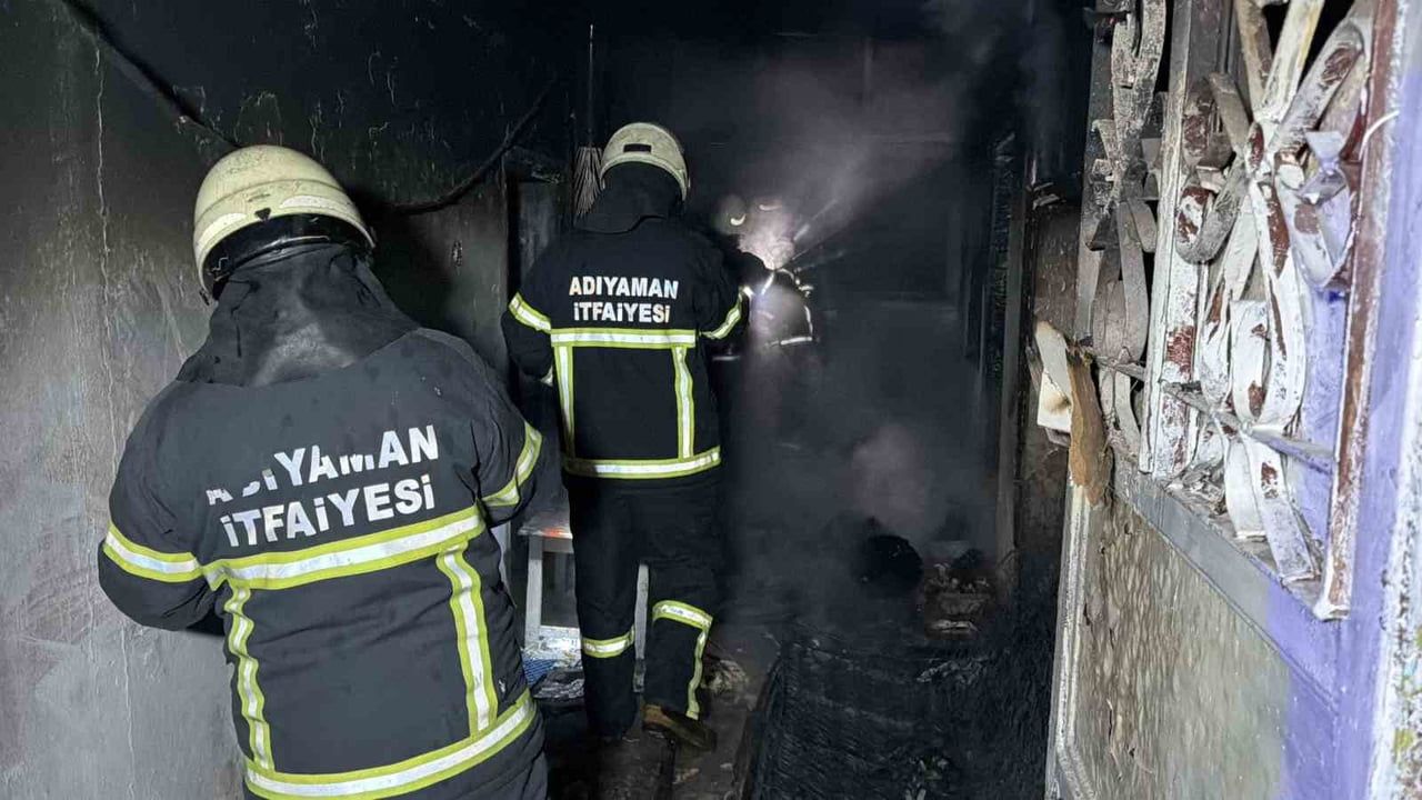 Adıyaman'da metruk evde soba yangını: itfaiye müdahalesiyle söndürüldü