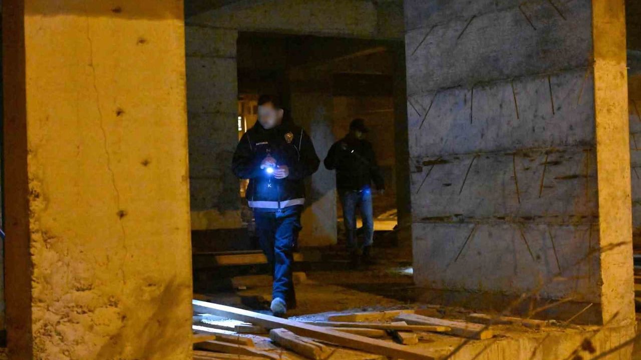 Adıyaman'da Narkotik Ekiplerinden Sürpriz Denetimler: Park ve Metruk Binalarda Kimlik ve Arama Kontrolleri