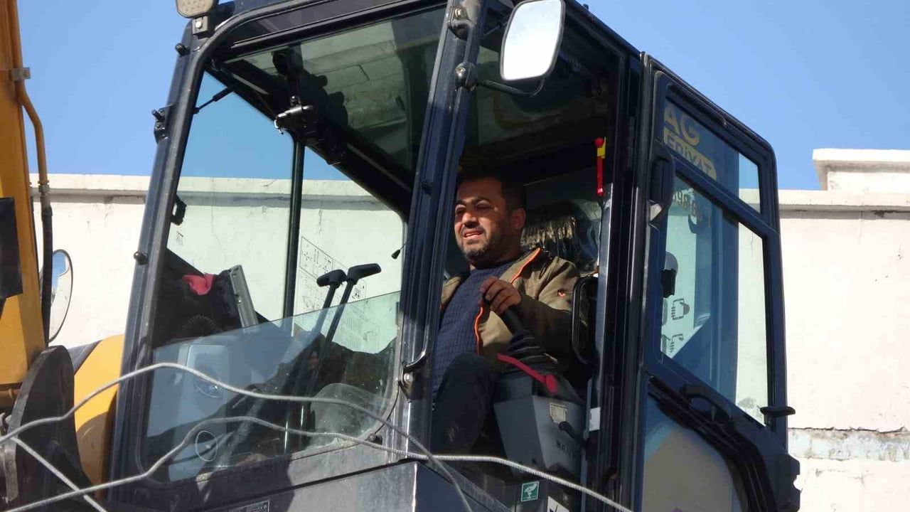 Adıyaman'da rezerv alandaki binalar üstten kontrollü yöntemle yıkılıyor