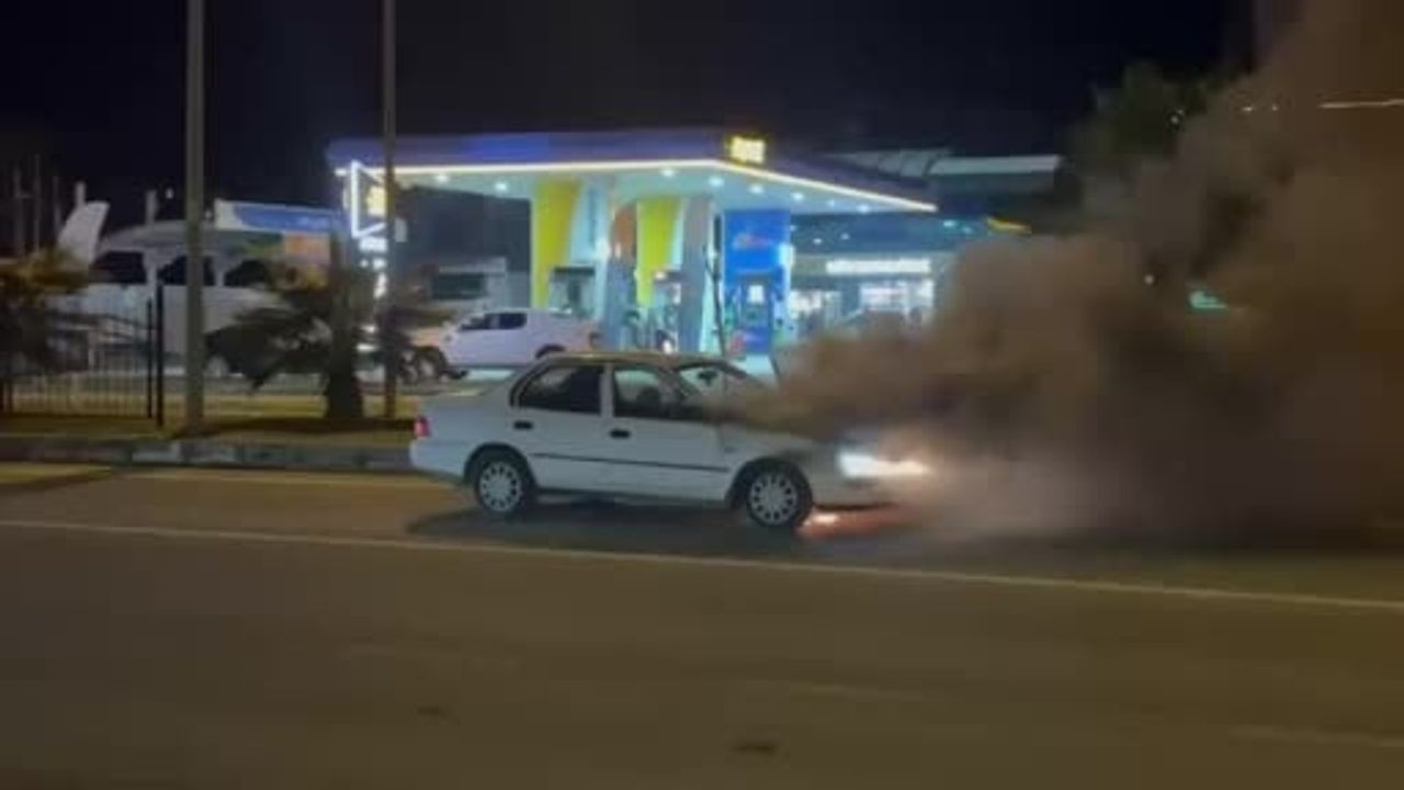 Adıyaman'da Seyir Halindeki 02 AAP 674 Plakalı Otomobil Yandı