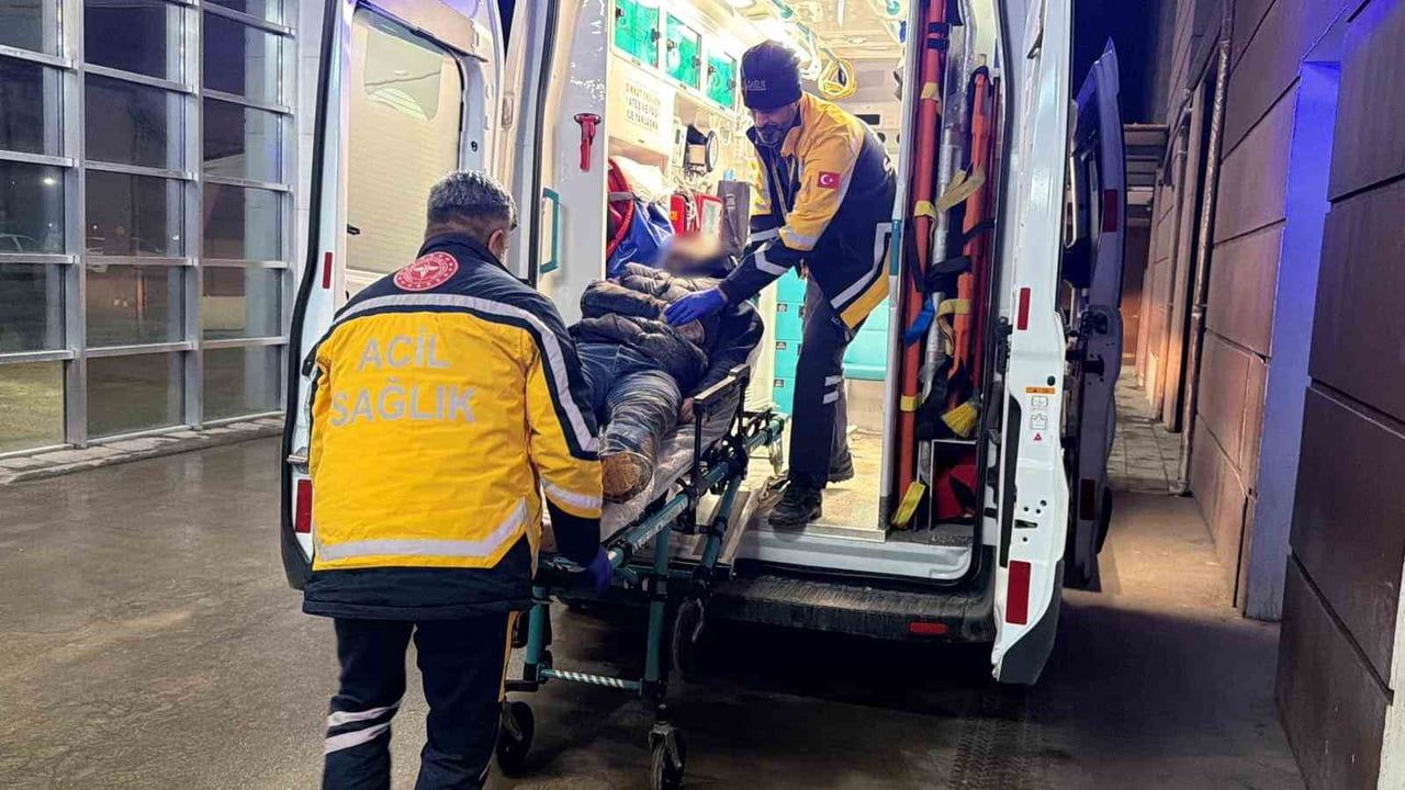 Adıyaman'da sokakta fenalık geçiren iki kişi hastaneye kaldırıldı