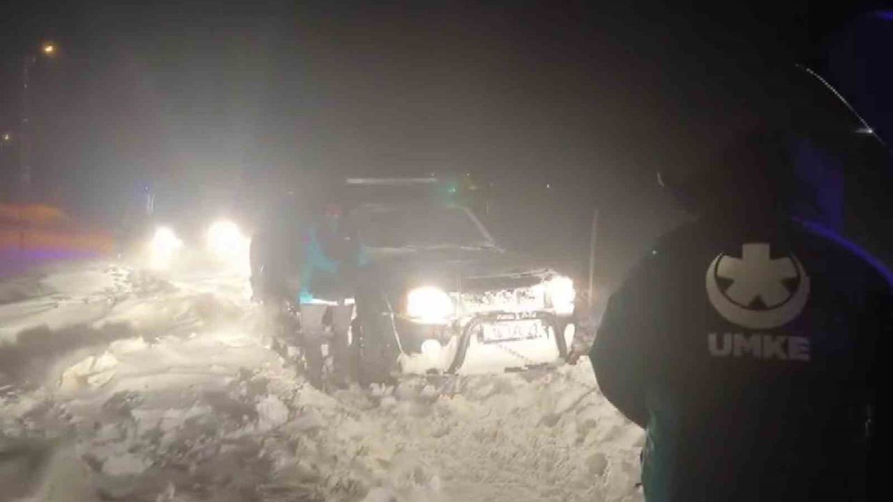 Adıyaman'da tipide mahsur kalan hasta UMKE ve 112 ekiplerince kurtarıldı