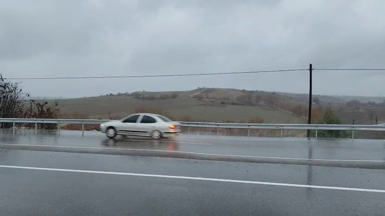 Adıyaman-Kahta Karayolunda yeni tamamlanan bölümde çökme sürücülere zor anlar yaşatıyor