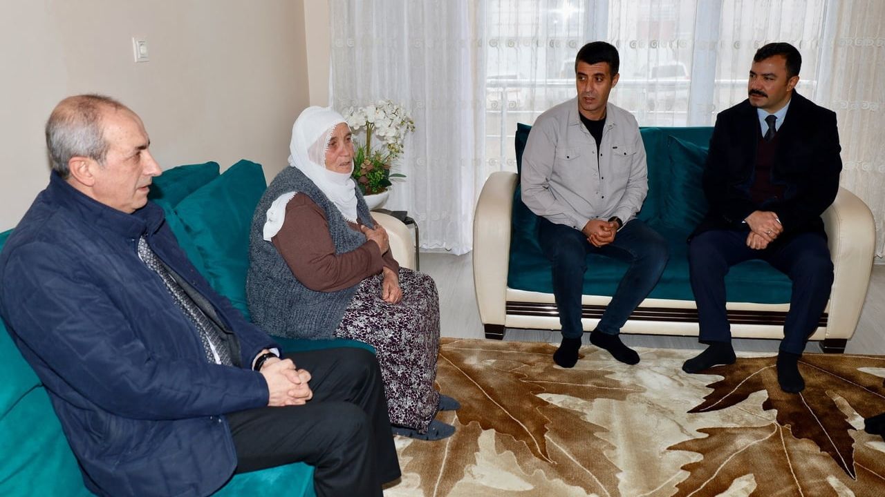 Adıyaman Kahta Kaymakamı Muhammed Üsame Soysal, şehit ailelerini ziyaret etti