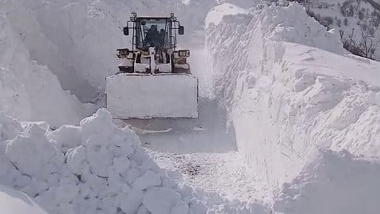 Adıyaman Sincik'te Yoğun Kar Ulaşıma Engel Oluyor: Serince Köyü Yasıkaya 10 Gündür İzole