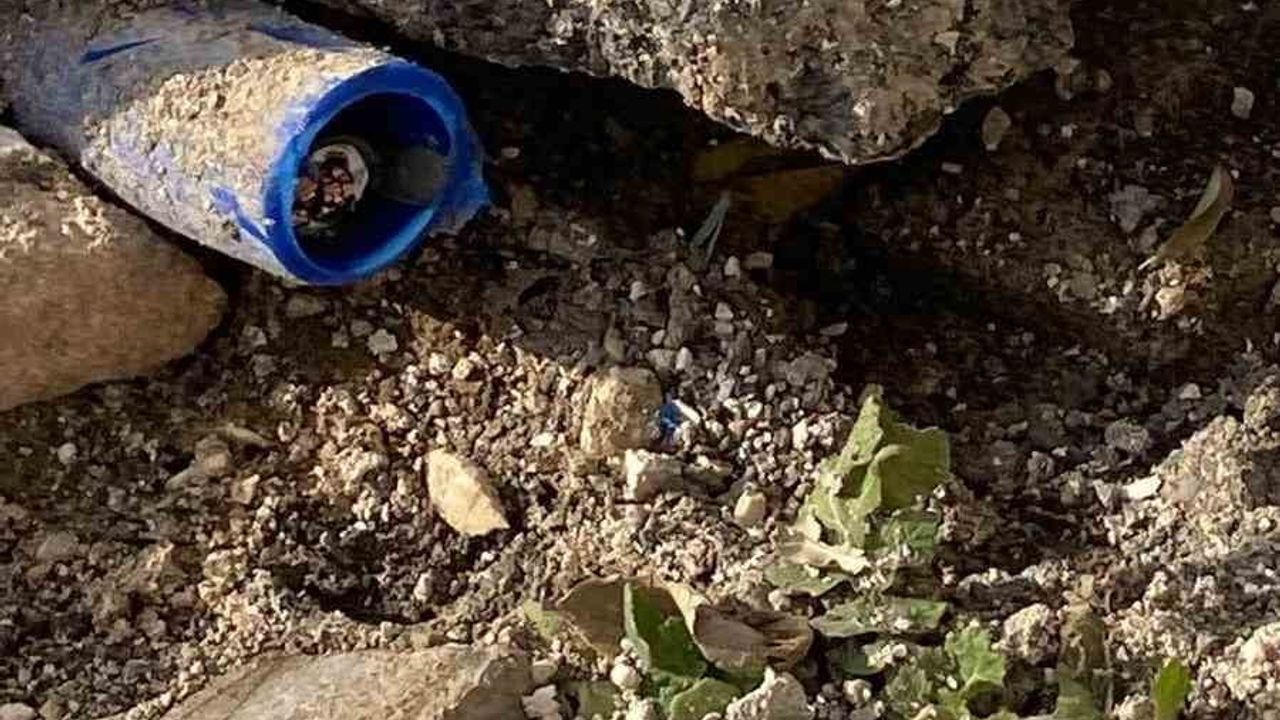 Adıyaman Yenimahalle'de evin elektrik kablosu kesilerek çalındı