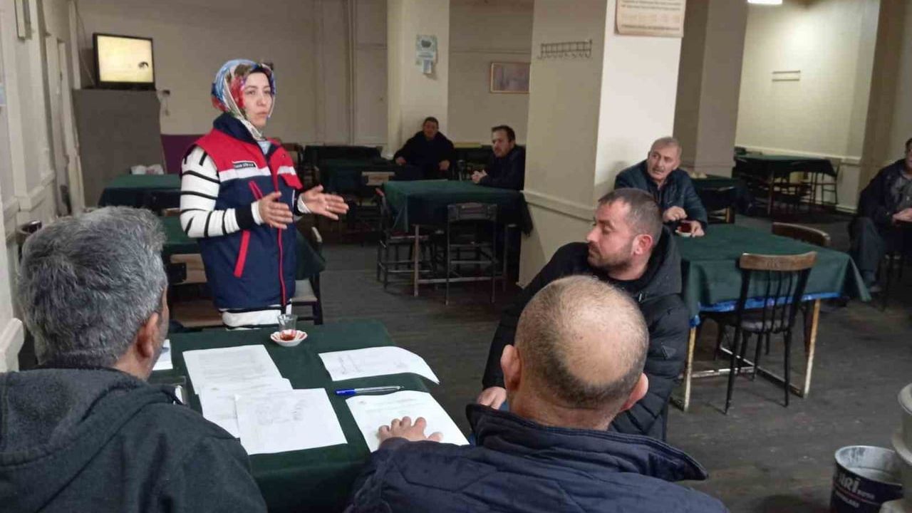 Afyonkarahisar’da Çiftçilere ‘Bitki Koruma Ürünleri Uygulayıcısı Eğitimi’ Verildi