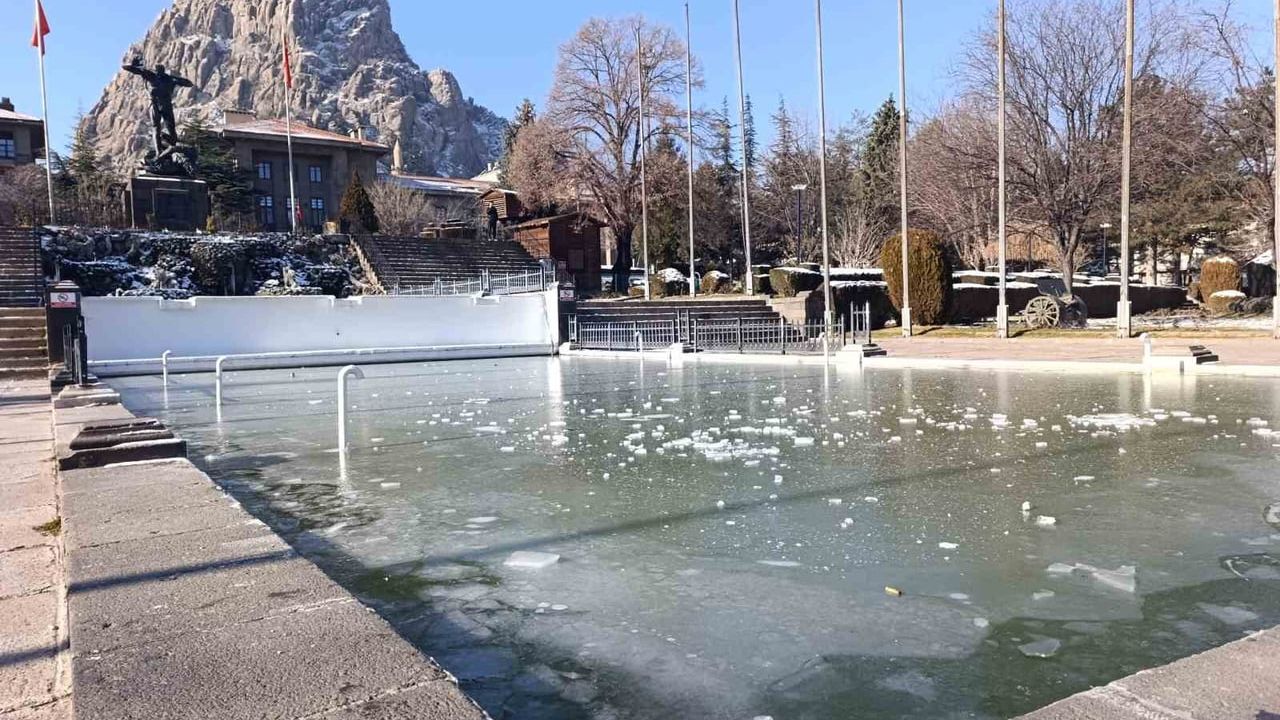 Afyonkarahisar'da Hava -13°C'ye Düştü: Okullar 1 Gün Tatil Edildi