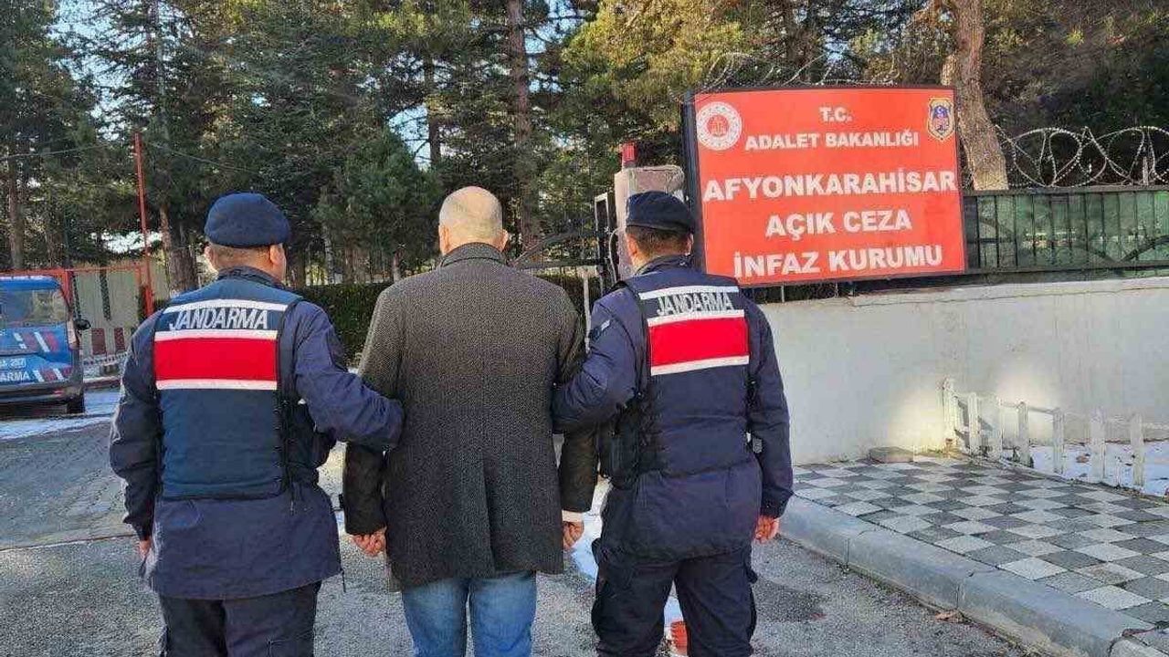 Afyonkarahisar'da Jandarma 24 Aranan Kişiyi Yakaladı; 5'i Tutuklandı