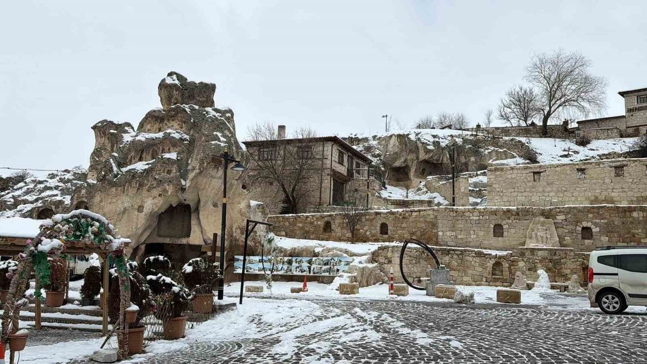 Afyonkarahisar'da kar sonrası Frig Vadisi'nde kartpostallık manzaralar