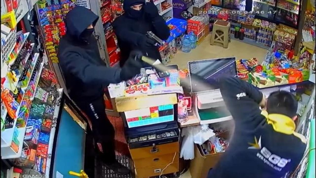 Afyonkarahisar’da markette gasp: İş yeri sahibini etkisiz hale getirip 9 bin 500 TL çalan iki zanlı tutuklandı