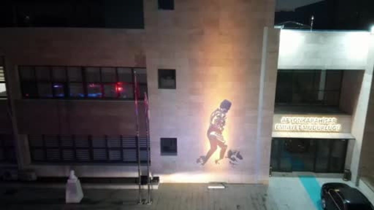 Afyonkarahisar merkezli yapay zeka destekli yatırım dolandırıcılığına operasyon: 17 gözaltı