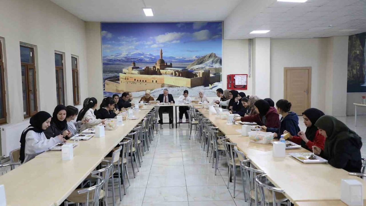 Ağrı'da 12. sınıflar için 'Üniversite Sınavına Hazırlık Kampı' devam ediyor