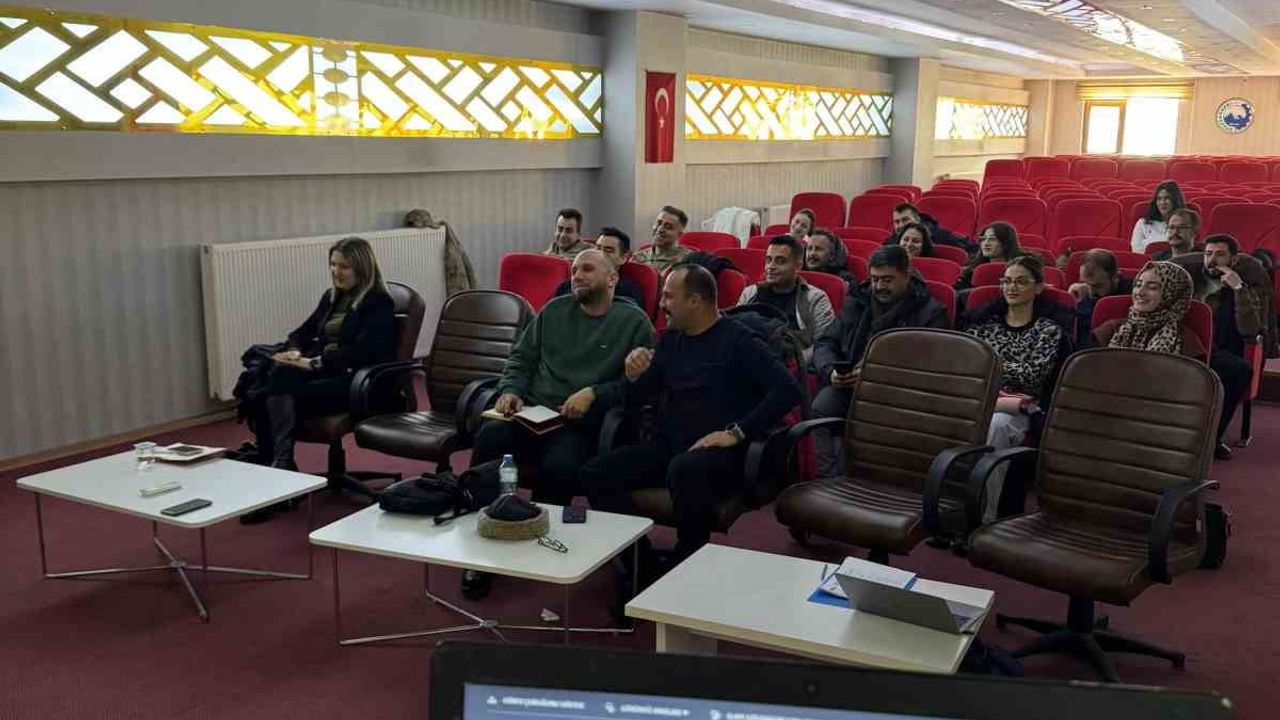 Ağrı’da basın mensuplarına yönelik Yapay Zekâ Destekli Medya Uzmanlığı eğitimi başladı