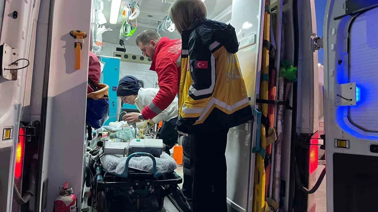 Ağrı’da Kalp Yetmezliği Gelişen 5 Aylık Down Sendromlu Bebek Ankara’ya Uçak Ambulansla Sevk Edildi