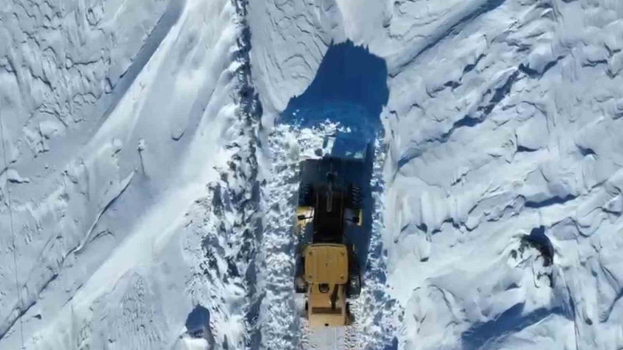 Ağrı'da kapalı köy yolları açılıyor — Valilik koordinasyonunda karla mücadele sürüyor