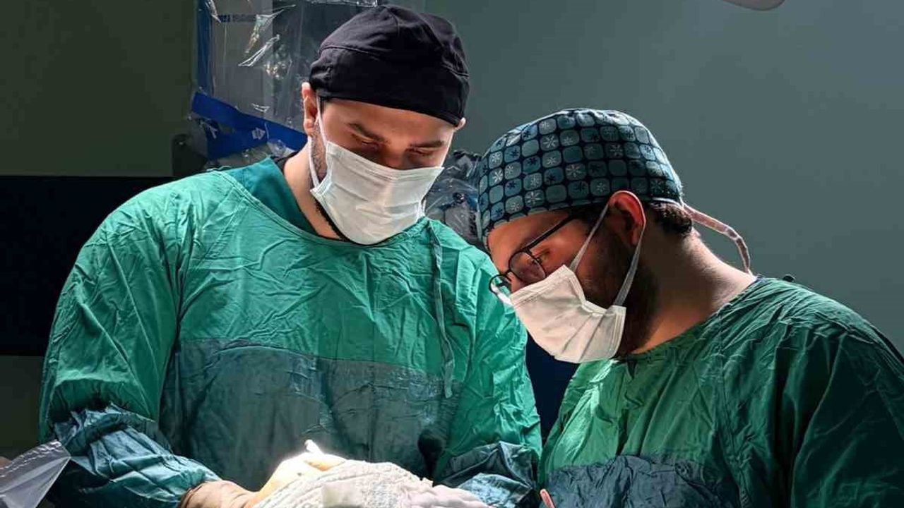 Ağrı Eğitim ve Araştırma Hastanesi’nde ilk beyin tümörü ameliyatı başarıyla tamamlandı