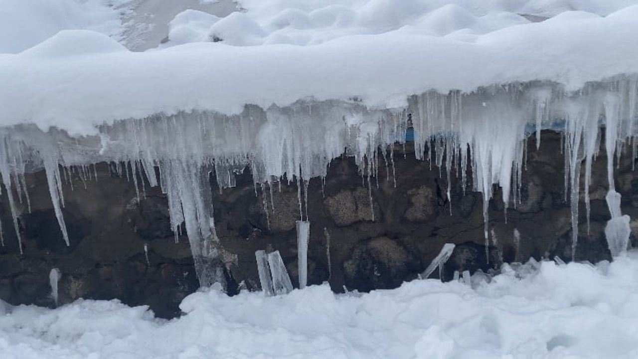 Ağrı Patnos'ta dondurucu soğuk yaşamı olumsuz etkiliyor