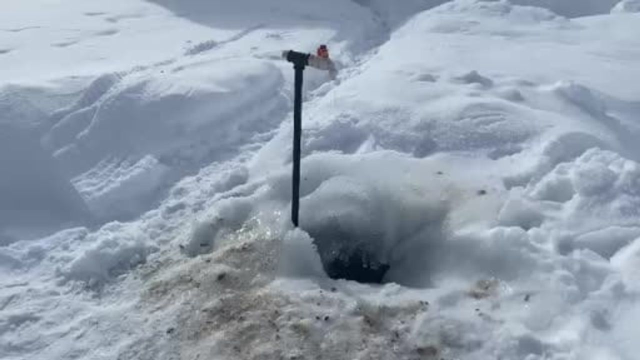 Ağrı Patnos'ta Köylerde Kar Kalınlığı 1–2 Metreye Ulaştı