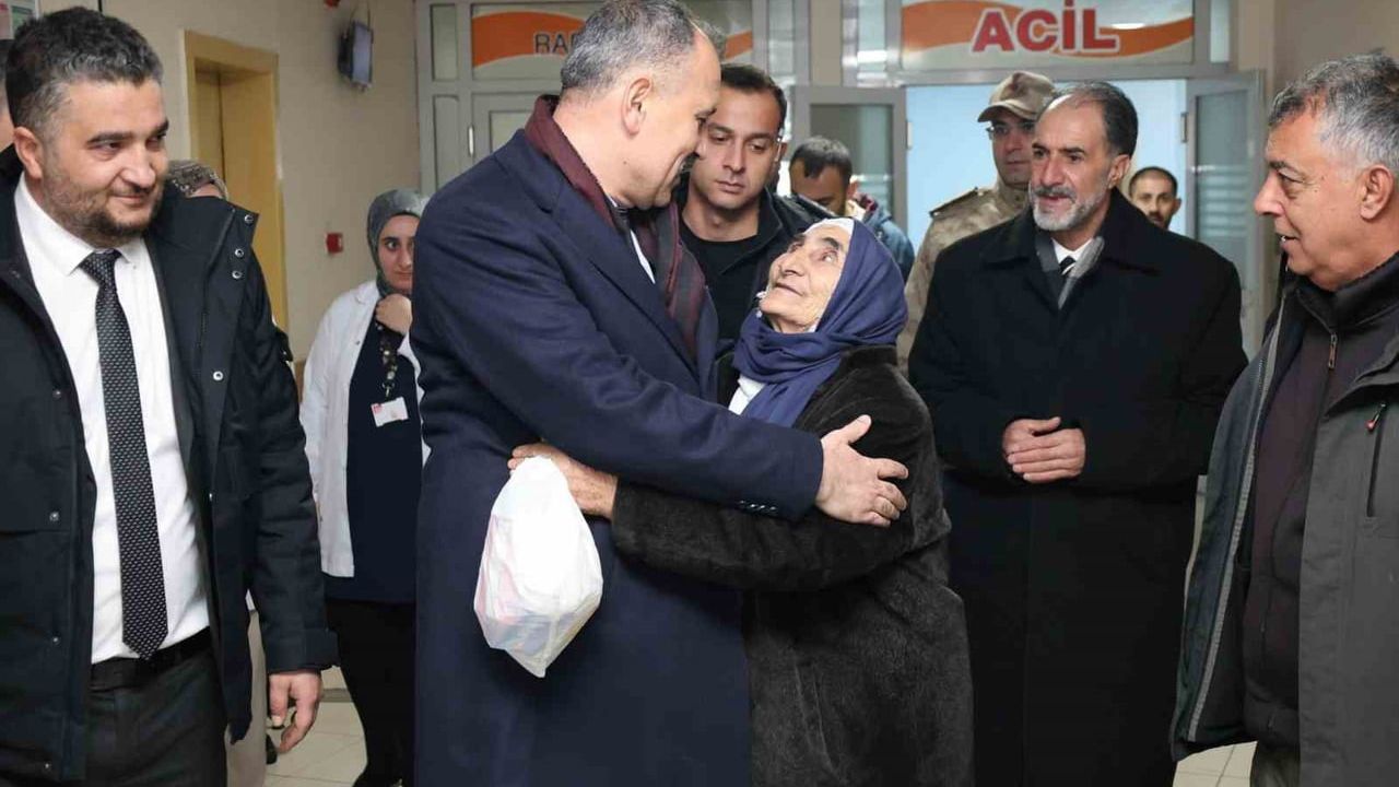 Ağrı Valisi Önder Bozkurt Diyadin Devlet Hastanesini Ziyaret Etti