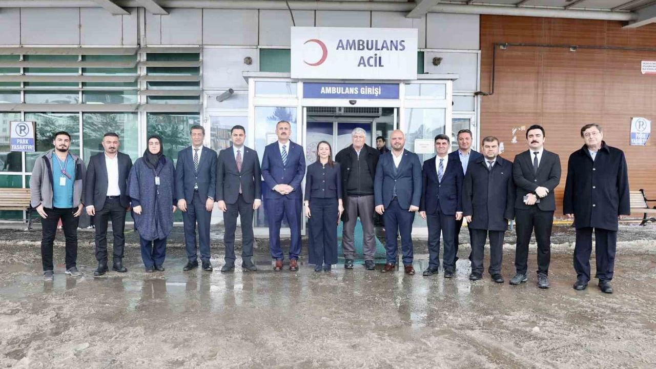 Ağrı Valisi Önder Bozkurt, Eğitim ve Araştırma Hastanesi ve Kent Esnafını Ziyaret Etti