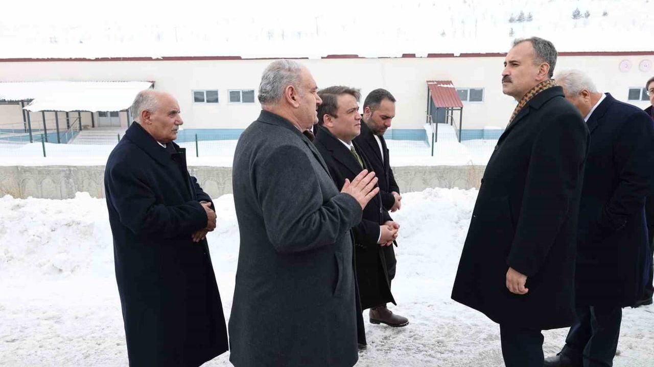 Ağrı Valisi Önder Bozkurt Eleşkirt’te projeleri ve kış tedbirlerini yerinde inceledi