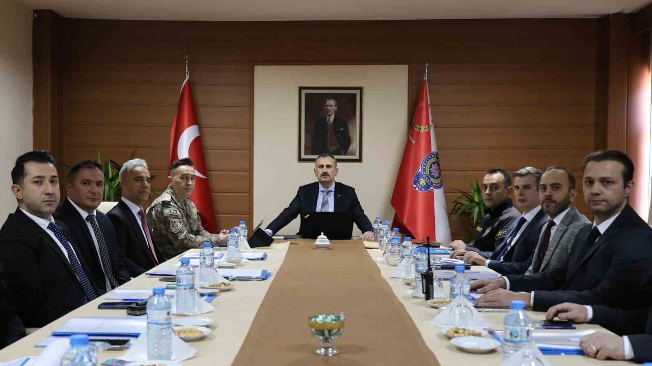 Ağrı Valisi Önder Bozkurt, kamu hizmetleri, asayiş ve Gürbulak Sınır Kapısı çalışmalarını değerlendirdi