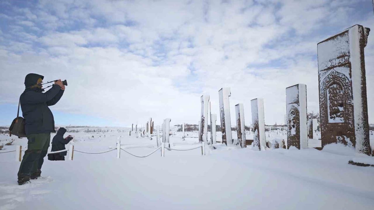 Ahlat'ta Tarihi Mekanlar Kartpostallık Kar Manzaraları