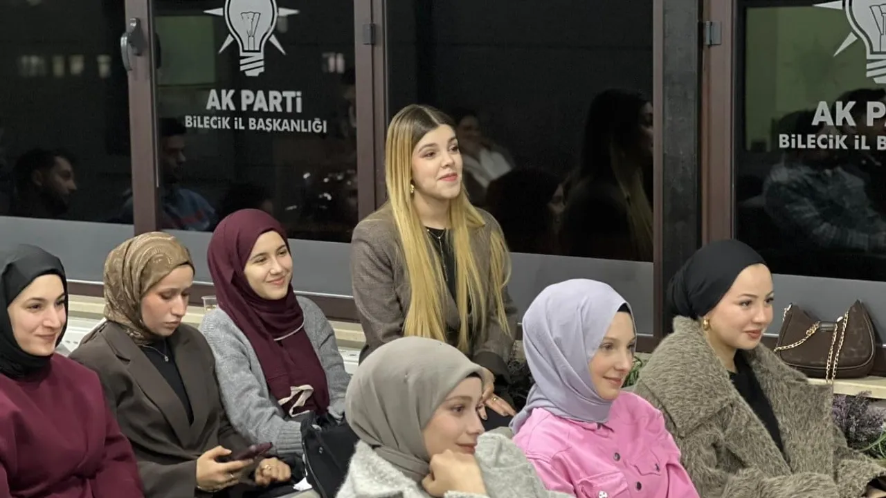 AK Parti Bilecik Teşkilatı Gençlerle Değerlendirme Toplantısında Bir Araya Geldi