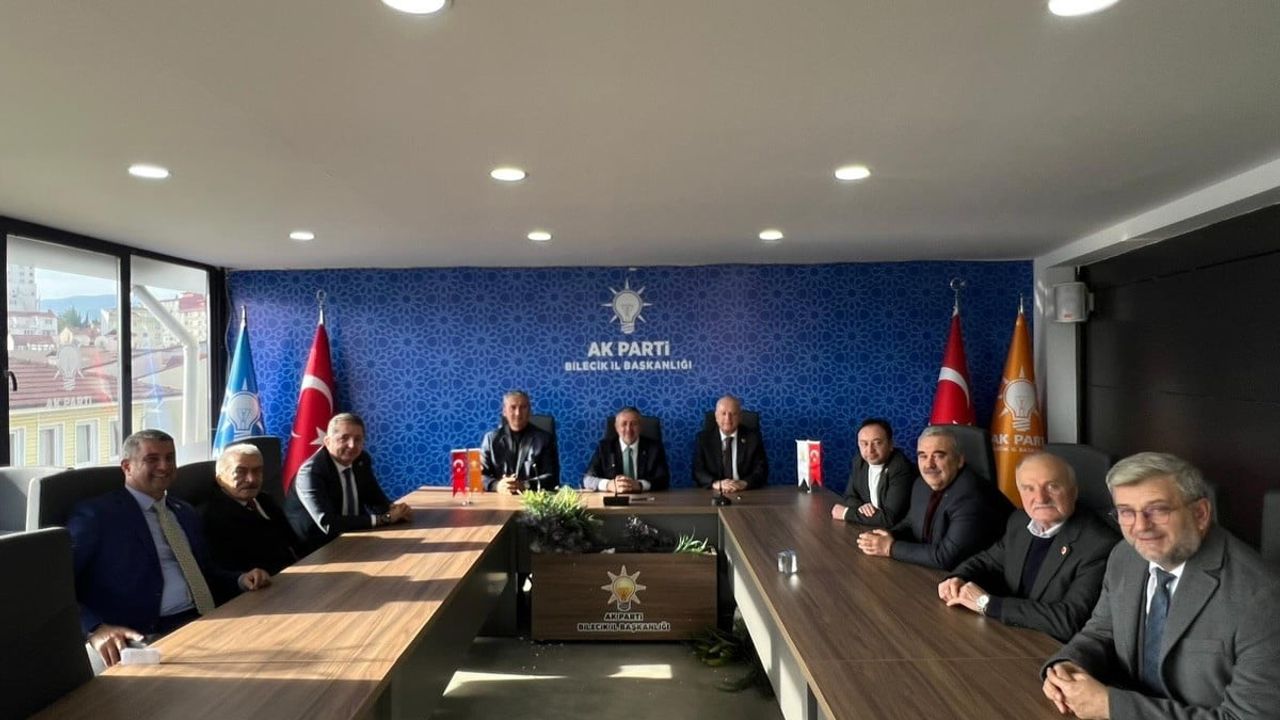 AK Parti Bilecik teşkilatı, İl Genel Meclisi üyeleriyle hizmet odaklı toplantı gerçekleştirdi