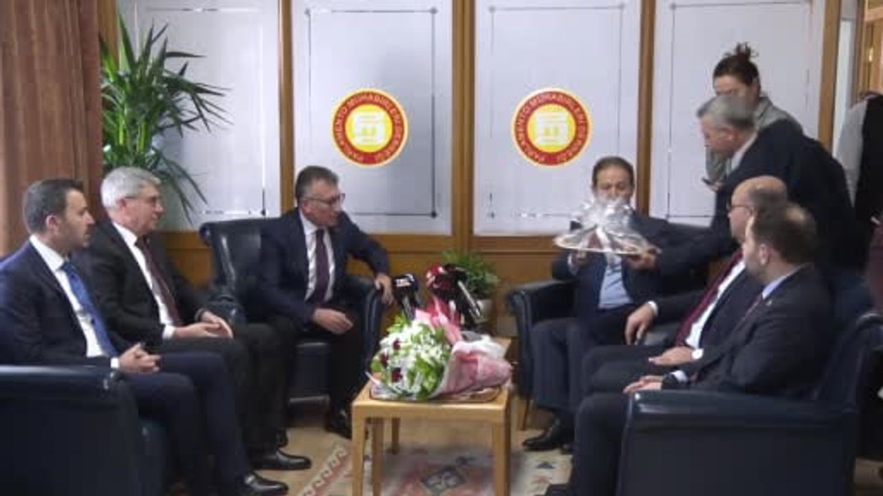 AK Parti heyeti PMD’yi Çalışan Gazeteciler Günü’nde ziyaret etti