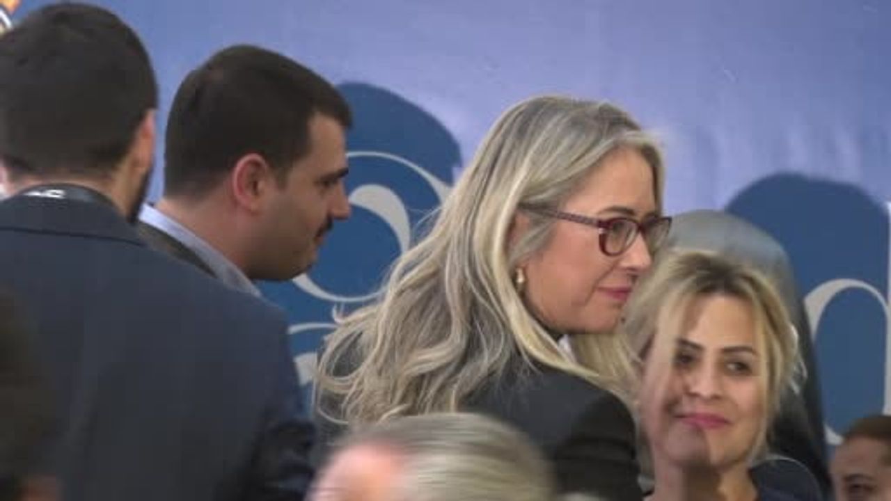 AK Parti İzmir’de İl Kadın Kolları Danışma Meclisi Toplantısı — İnan’dan Yerel Yönetim Eleştirisi