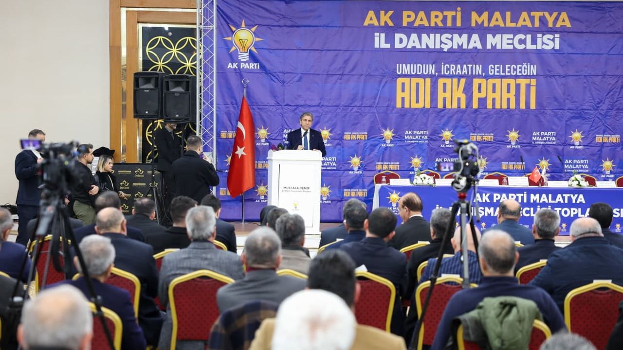 AK Parti'li Mustafa Demir: Ankara'daki su sıkıntısı 'milletle bağı kopmuş belediyeciliğin' sonucu