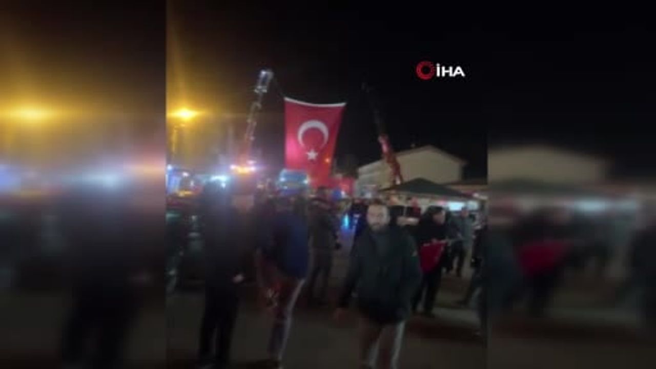 AK Parti ve MHP Çifteler'de Türk Bayrağına Destek İçin Yürüyüş ve Konvoy Düzenledi