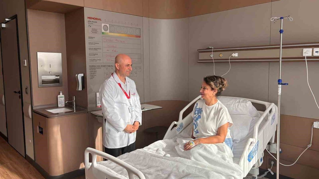 Akalazya tanısı konan doktor POEM sonrası doğum günü pastasını yiyebildi