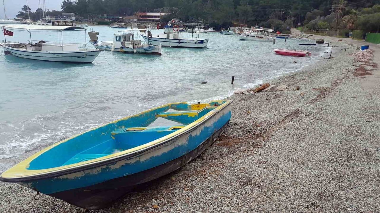 Akbük'te iskelelerin kaldırılması kadın balıkçıları mesleği bırakmaya zorluyor