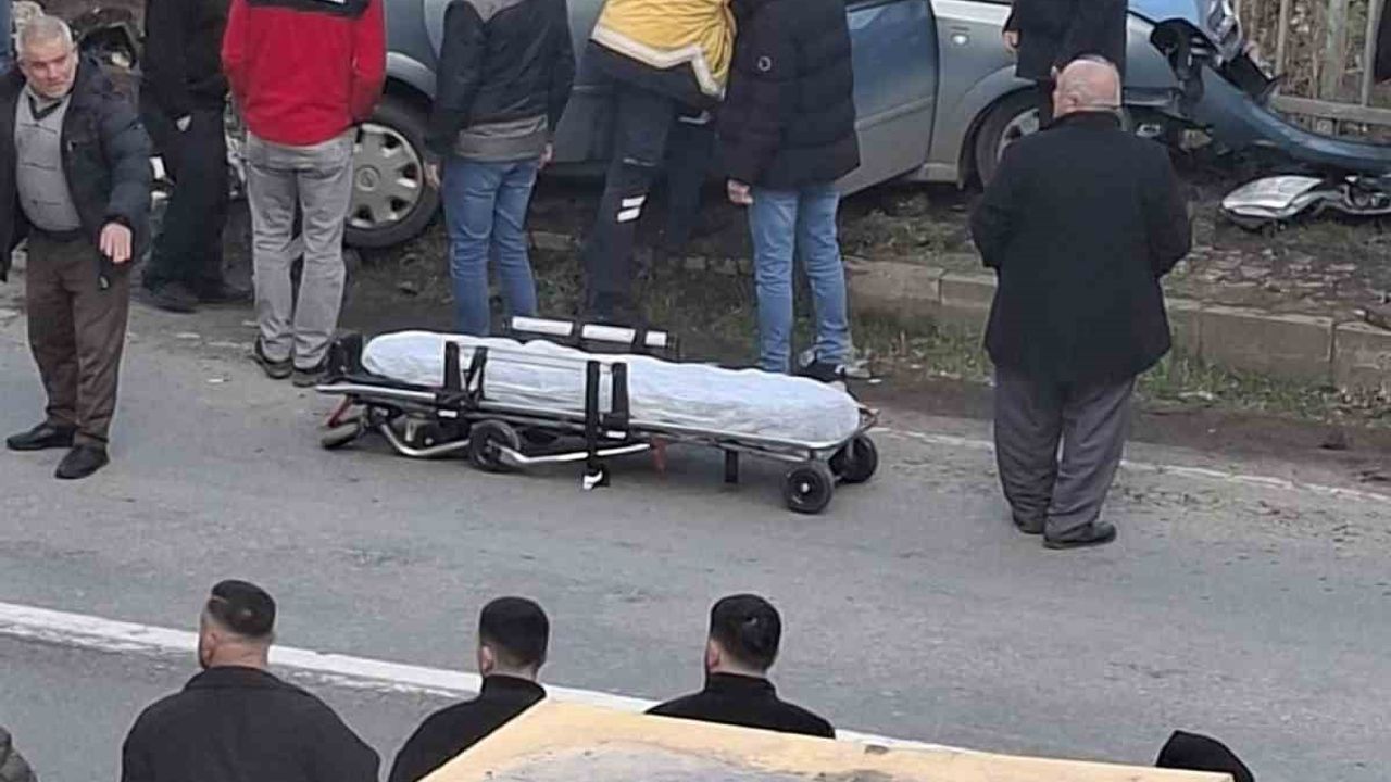 Akçaabat'ta sürücünün direksiyon başında kalp krizi geçirmesi sonucu kaza: 1 ölü, 1 yaralı