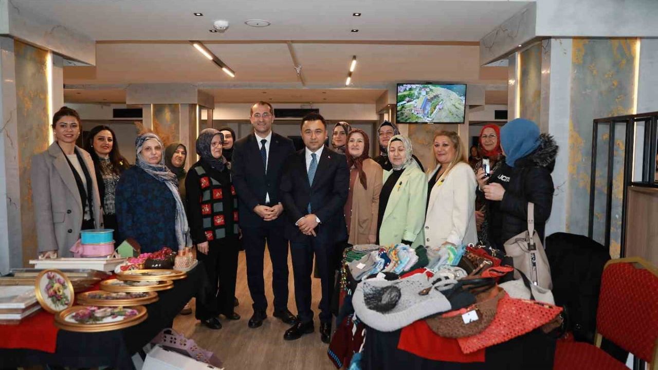 Akçaabat’ta Zifin Kadın Derneği'nin 'Üretici Kadınların Kalandar Satış Etkinliği'ne Başkan Ekim'den Destek
