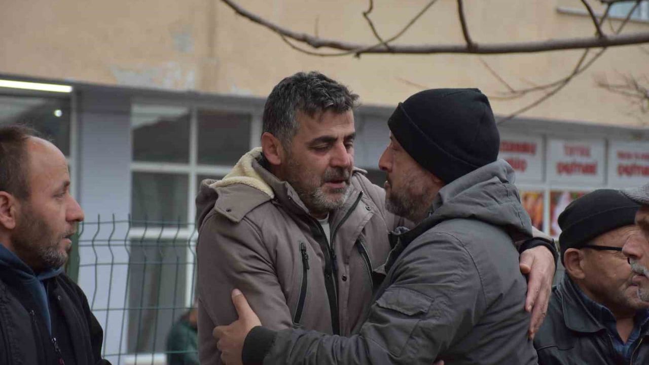 Akçakoca'da tüfekle vurulan 22 yaşındaki Hakan Şahin Sakarya'da defnedildi